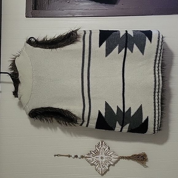 Bar III tribal vest - Picture 3 of 3